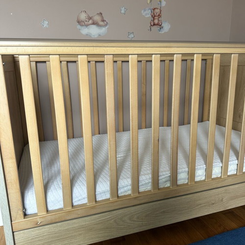 Baby cot like new, barely used