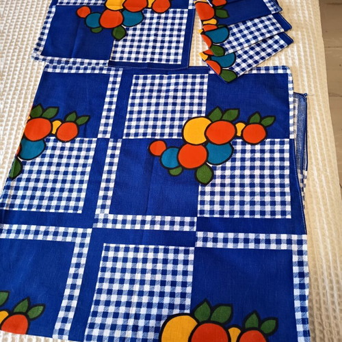 Vintage linen tablecloth 120x118 cm with 6 blue checkered fruit napkins like new