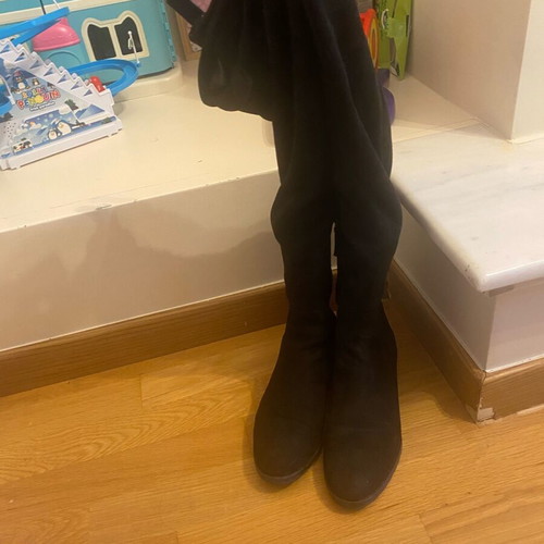 Zara black over-the-knee boots size 38 used with zipper flaw