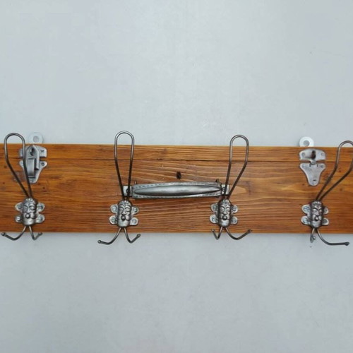 Wooden suitcase front panel coat rack A1775