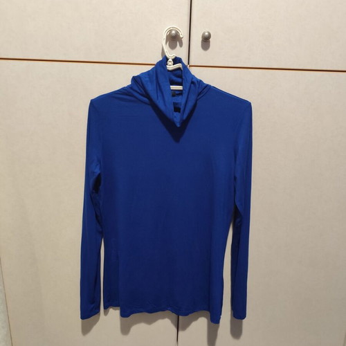 Blue turtleneck blouse like new made of viscose