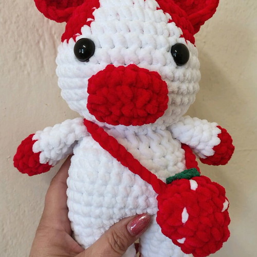 Knitted cow strawberry