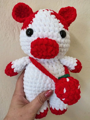 Knitted cow strawberry