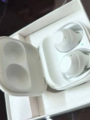 Samsung Galaxy Buds FE бели като нови с калъф за зареждане Bluetooth handsfree