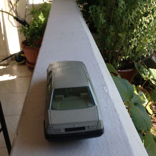 BMW 535i 1/43 model car by Burago