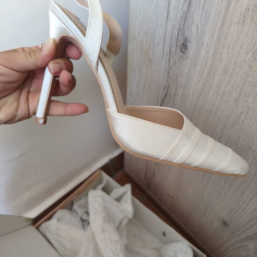 White pumps size 39