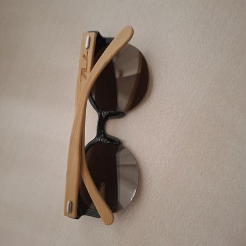 Unisex sunglasses with mirror lenses