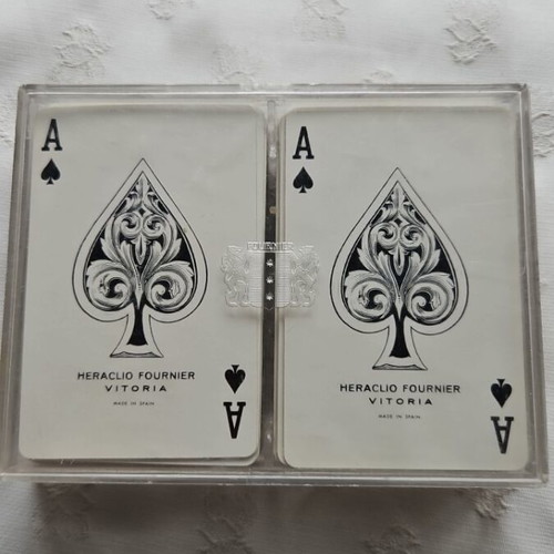 Heraclio Fournier Vitoria playing cards new, set of two