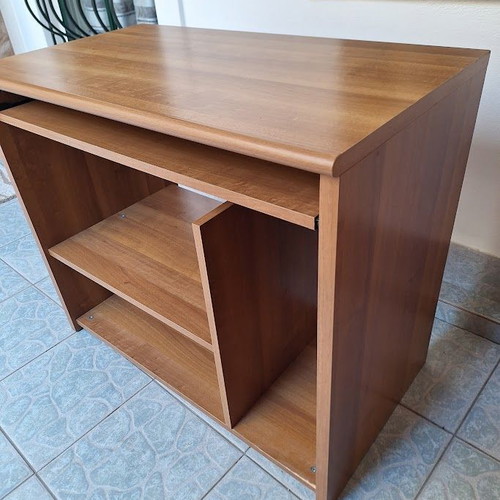 Small wooden computer desk like new, compact with shelves