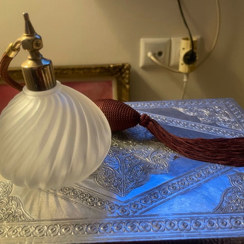 Vintage perfume bottle like new