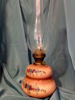 Oil lamp with hand-painted ceramic base like new