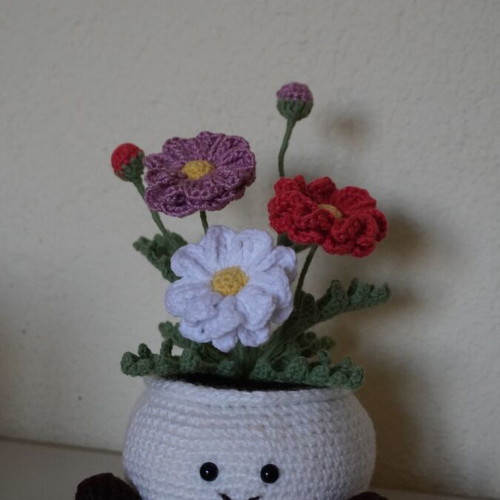 Knitted flower pot made to order