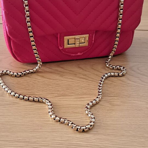 Red shoulder bag like new with gold chain strap