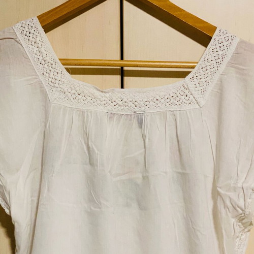 Sfera white cotton blouse with lace and colorful embroidery like new, size M