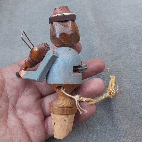 Anri Vine Brandy Whiskey Bottle Stopper hand carved, animated, used