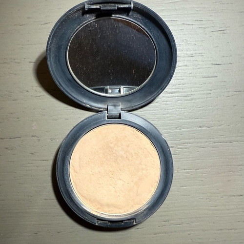 Studio Fix Powder Plus Foundation NW22 like new