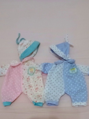 Φορμάκια για κούκλες Baby Born καινούργια, ροζ και μπλε με σκουφάκια