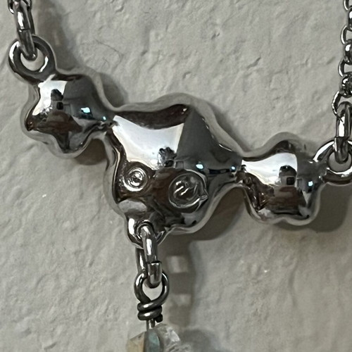 Swarovski necklace with flowers like new, silver color