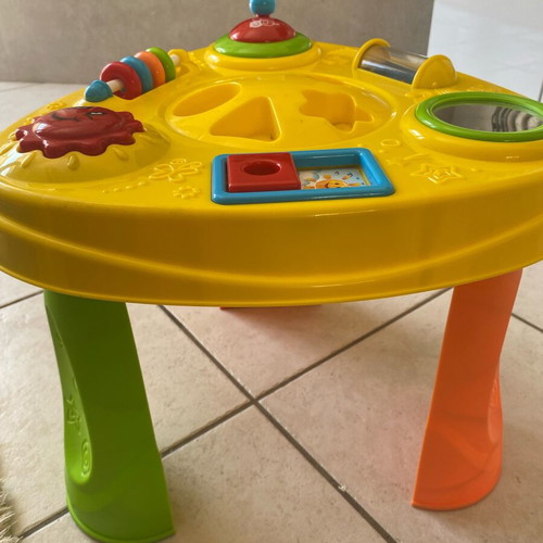 Interactive table like new with removable legs