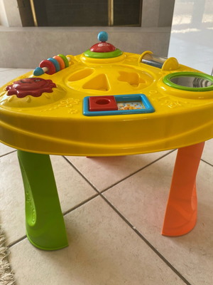 Interactive table like new with removable legs