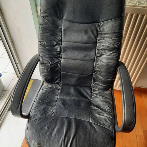 Leather office chair used, black, wheeled, swivel