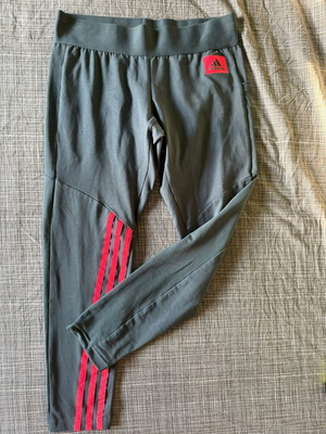 Adidas 3/4 AEROREADY leggings new, gray with red stripes and pocket
