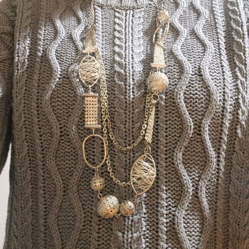 Silver fashion jewelry necklace new with intricate design