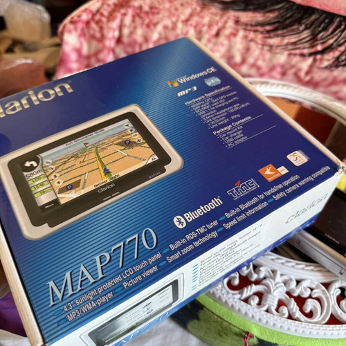 Clarion GPS navigator με λογότυπο Suzuki