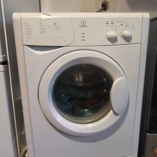 Indesit washing machine like new, 5 kg load capacity