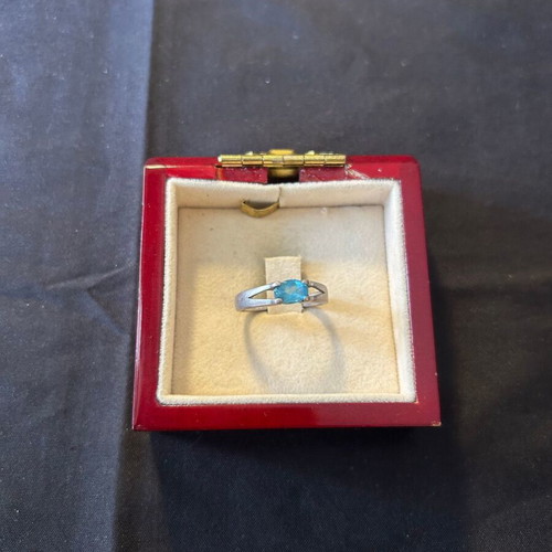 Silver 925 ring like new with blue stone