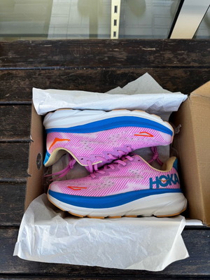 Hoka Clifton αθλητικά παπούτσια καινούργια, μέγεθος 40, άσπρο ροζ