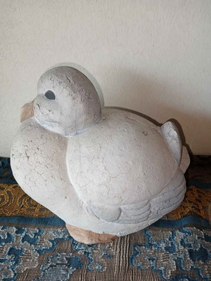 Gypsum decorative duck like new