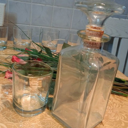 Crystal bottle and 6 crystal glasses like new