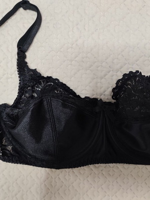 Black lace bra, size 90, new