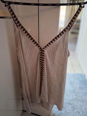 Attrattivo women's tank top beige size M like new
