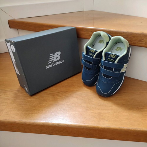New Balance boy sneakers size 26 like new, blue and green