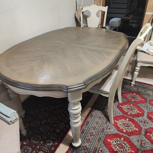 Oval dining table with 6 chairs country style like new