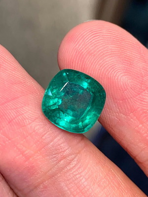 Natural Emerald 5.03ct Cushion Cut like new