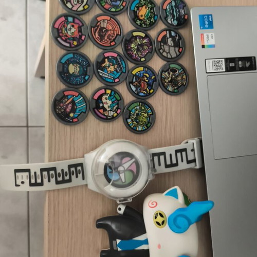 Yokai Watch medal watch with 19 collectible medals and Komasan figure 2016