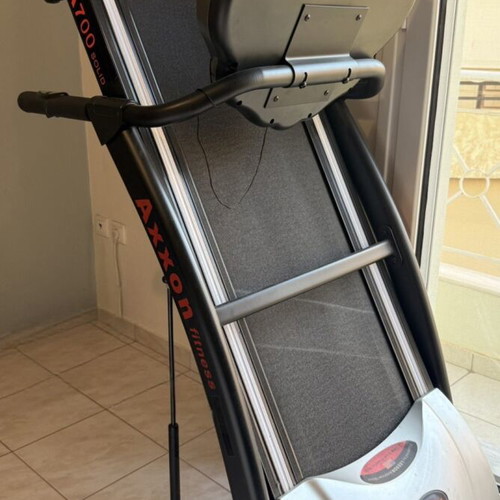 Axxon A700 Solid treadmill used, 2.5 HP motor, adjustable speed and incline