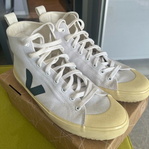 Veja sneakers size 42 white like new