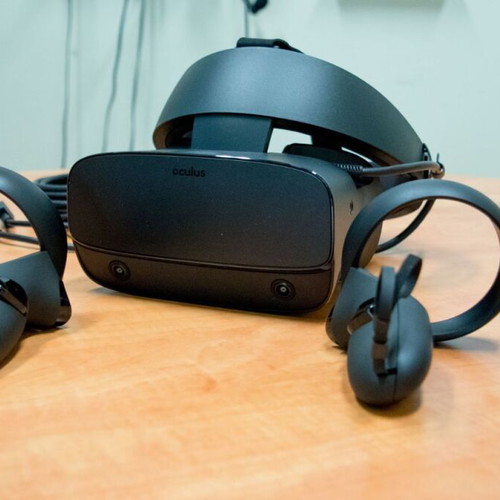 Oculus Rift S VR Headset like new, complete set with controllers