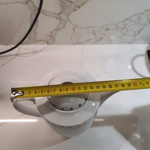 Σετ φλιτζάνια, τσαγιέρα και πιάτα πορσελάνης σαν καινούργιο
