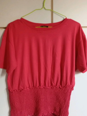 Women's cotton t-shirt used, red with smocked hem