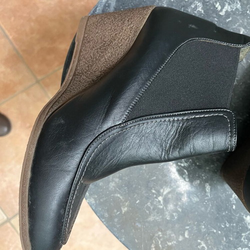 Leather ankle boots size 38 like new black