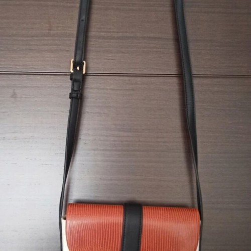 Axel crossbody bag like new, white and brown