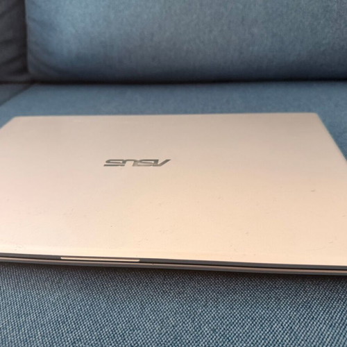 Asus VivoBook X512DA laptop Ryzen 7 SSD 512GB 8GB RAM like new with wireless mouse
