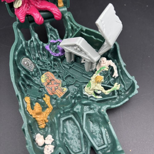 Mighty Max Crushes the Hand Vintage 1994 Bluebird Toys playset like new
