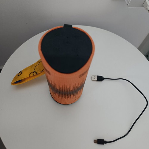 Portable Bluetooth speaker like new with USB and memory card