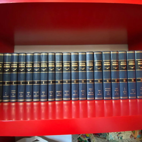 The Encyclopedia Americana 30-volume set like new, hardcover, English